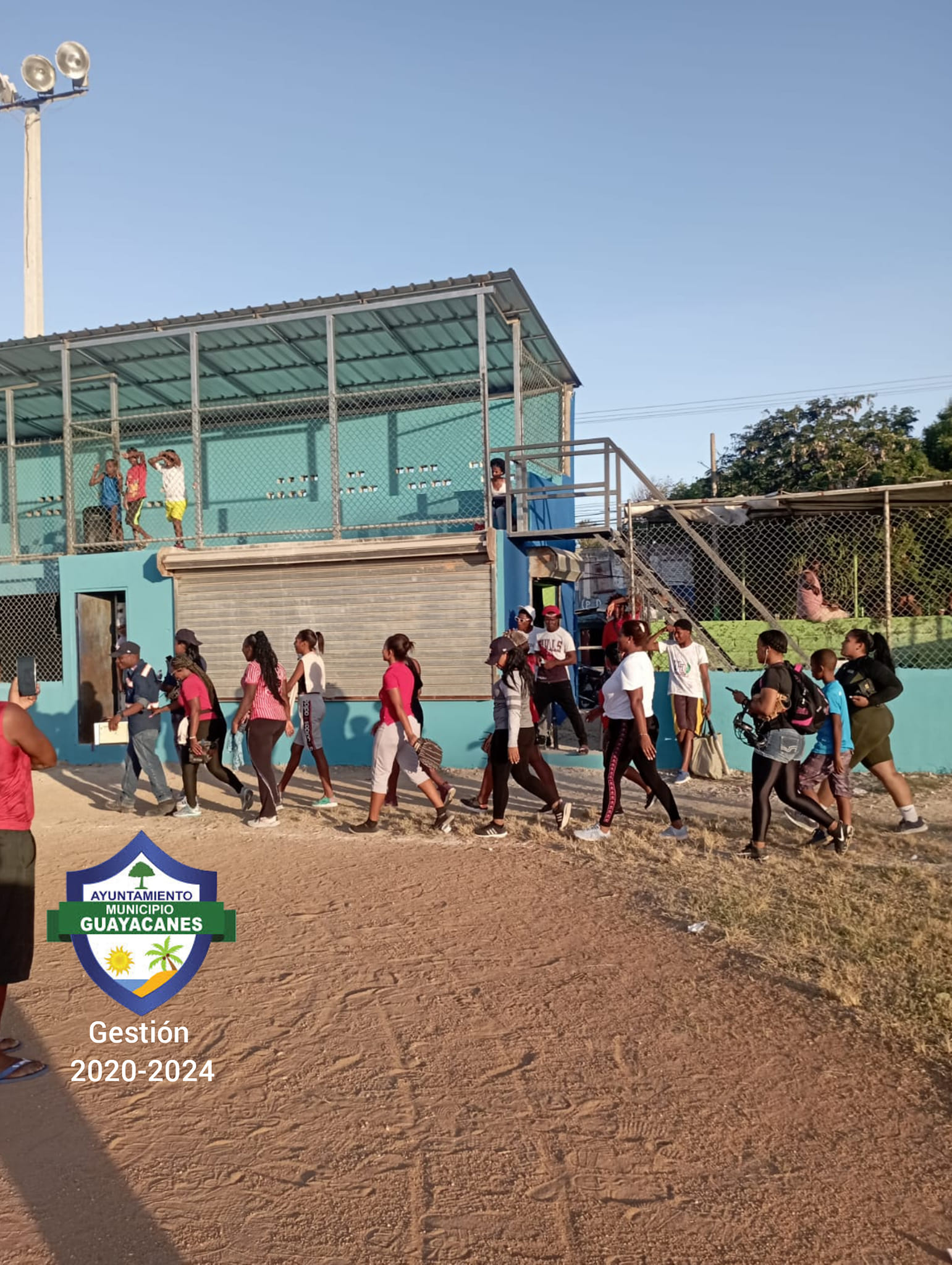 Inicio de torneo de softbol femenino y masculino en el play de Guayacanes