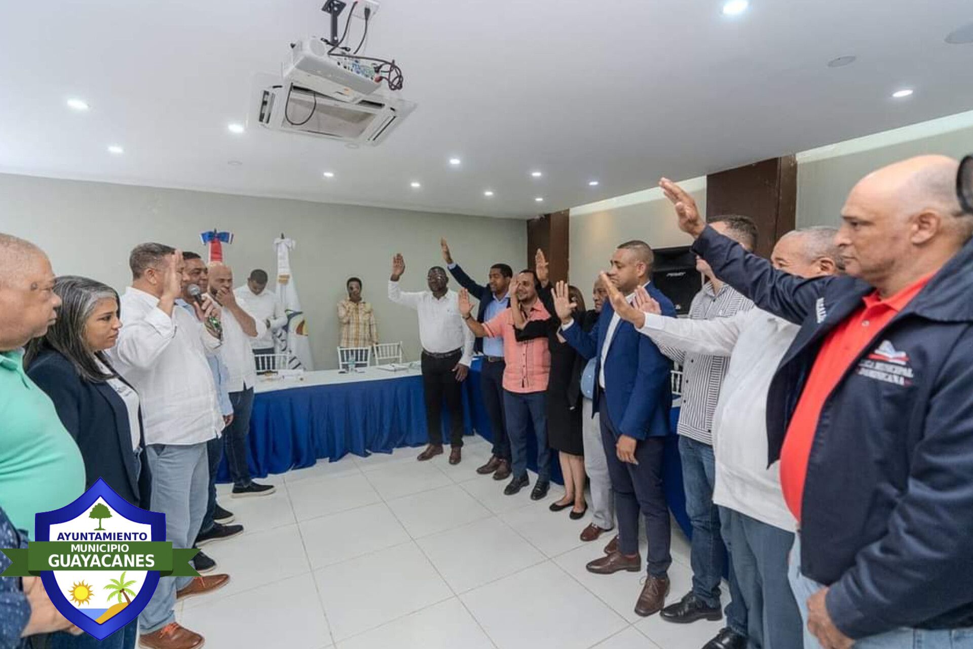 Puede ser una imagen de 10 personas y texto