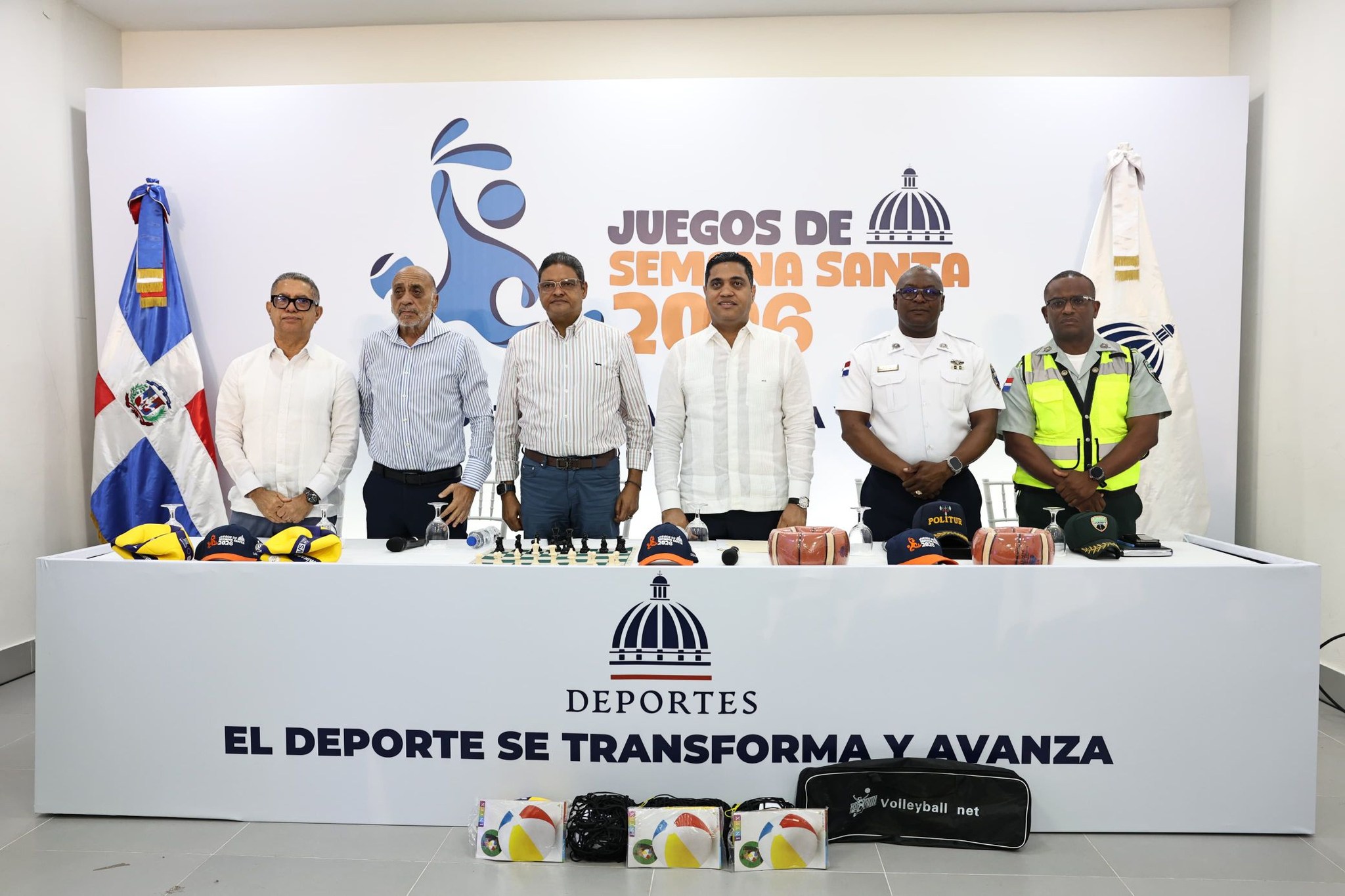 El ministro Kelvin Cruz relanza los campamentos recreativos de Semana Santa en Juan Dolio.